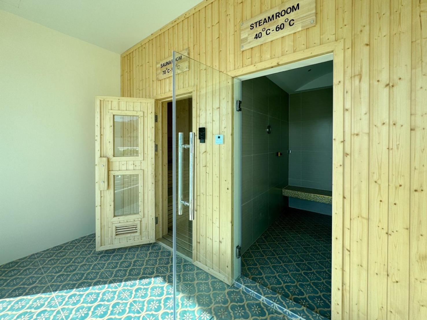 Clarian Hotel Beach Patong Экстерьер фото